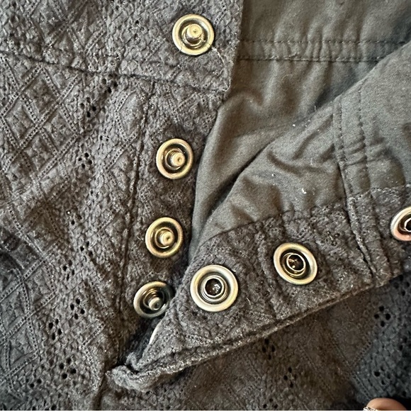 Free People Shorts Washed Black Lace Eyelet Lined 100% Cotton Snap Fly Closure - Picture 8 of 16